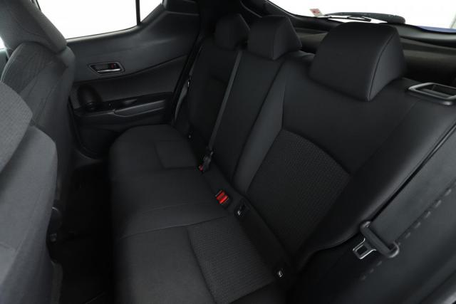 Toyota C-Hr image 2
