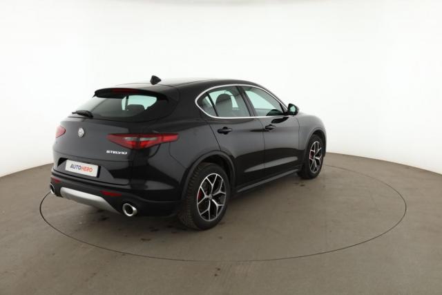 Alfa Romeo Stelvio image 7