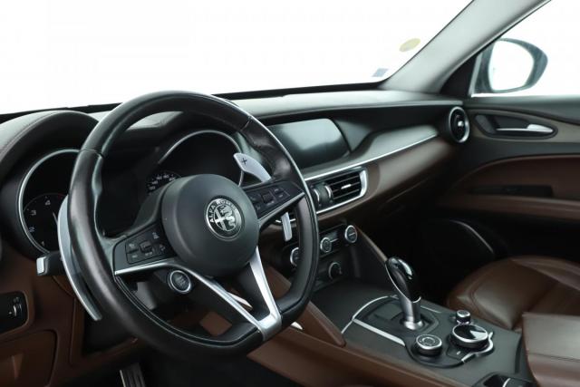 Alfa Romeo Stelvio image 6