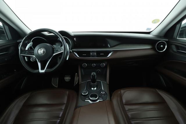 Alfa Romeo Stelvio image 9