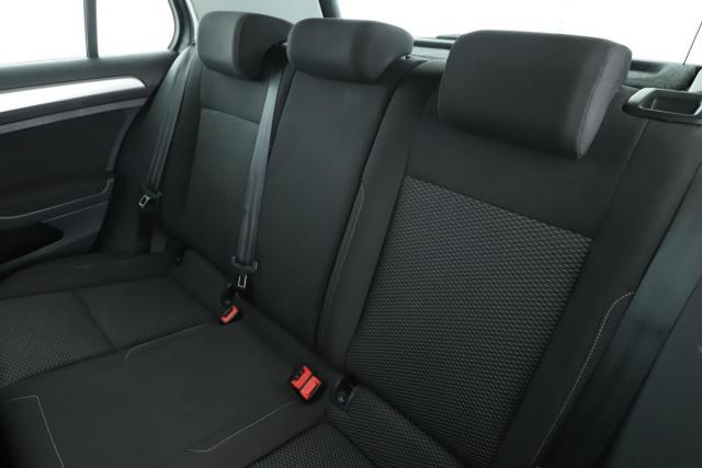 Volkswagen Golf image 6