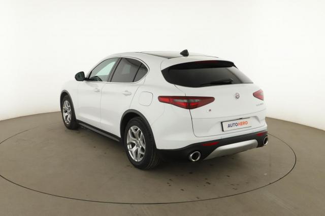 Alfa Romeo Stelvio image 9