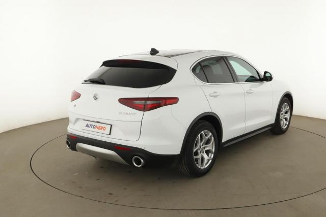 Alfa Romeo Stelvio image 5