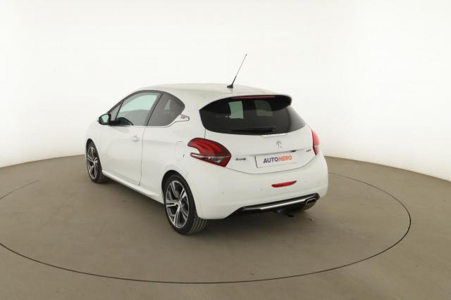 Peugeot 208 image 9