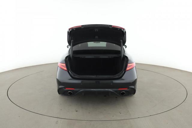 Alfa Romeo Giulia image 9