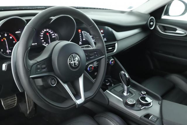 Alfa Romeo Giulia image 8