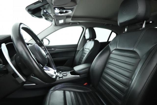 Alfa Romeo Stelvio image 1