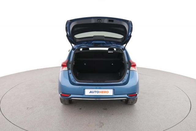 Toyota Auris image 2