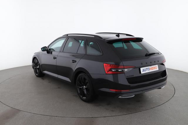 Skoda Superb Combi image 5