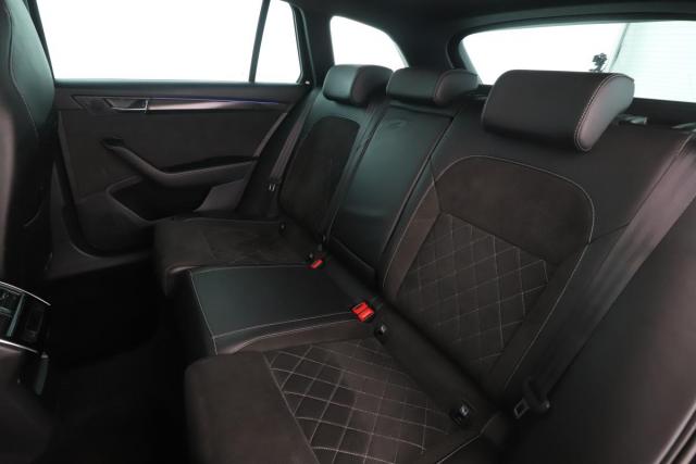 Skoda Superb Combi image 2