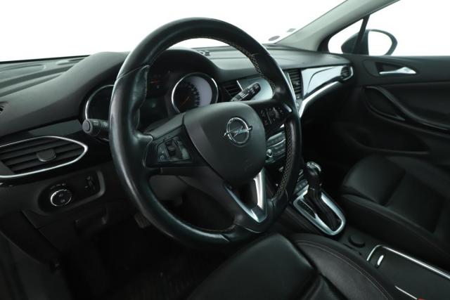 Opel Astra Sports Tourer image 5