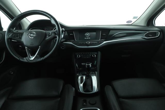 Opel Astra Sports Tourer image 9