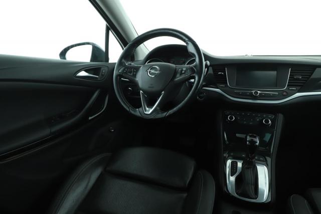 Opel Astra Sports Tourer image 6