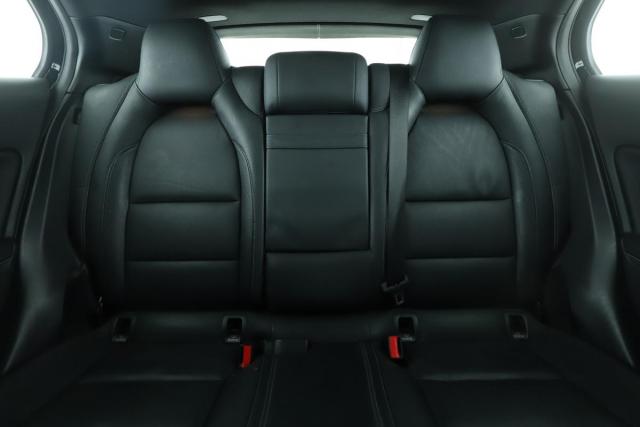 Mercedes Benz Gla image 7