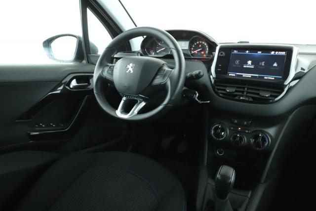 Peugeot 208 image 7