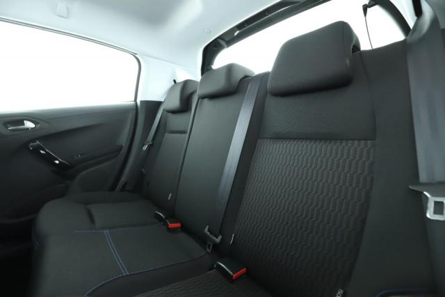 Peugeot 208 image 9