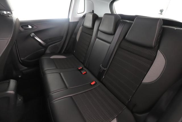 Peugeot 2008 image 8