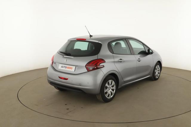 Peugeot 208 image 1