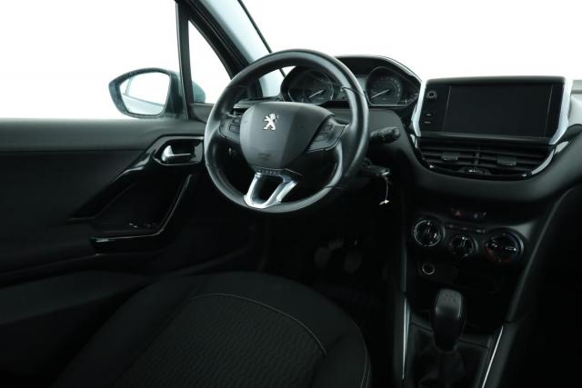 Peugeot 208 image 8