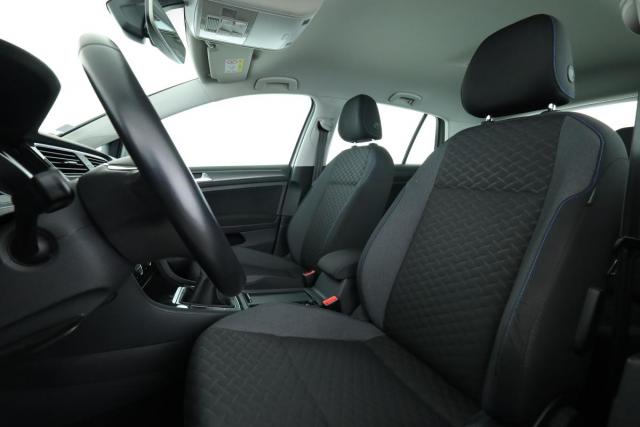 Volkswagen Golf image 9