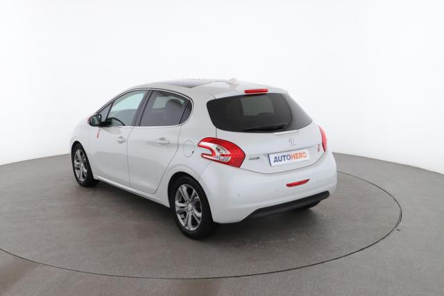 Peugeot 208 image 7