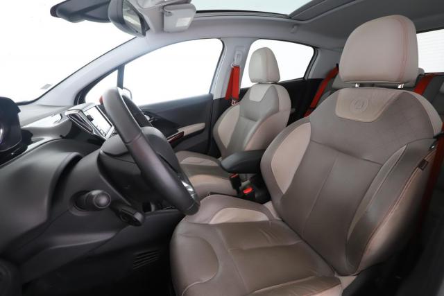 Peugeot 208 image 8