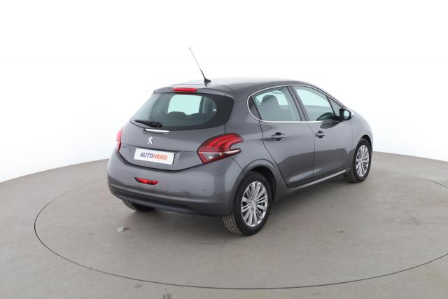 Peugeot 208 image 1