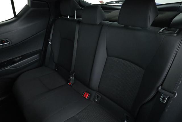 Toyota C-Hr image 9