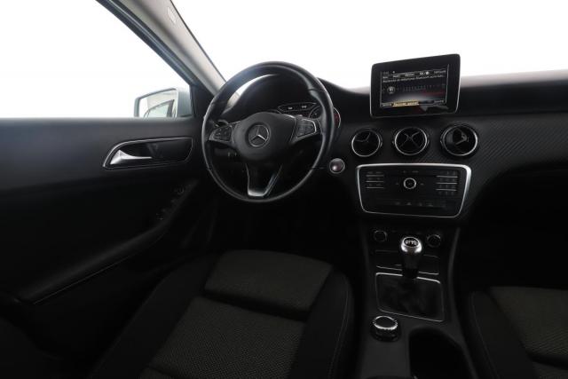 Mercedes Benz Gla image 5