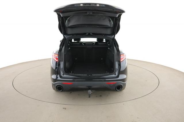 Alfa Romeo Stelvio image 9