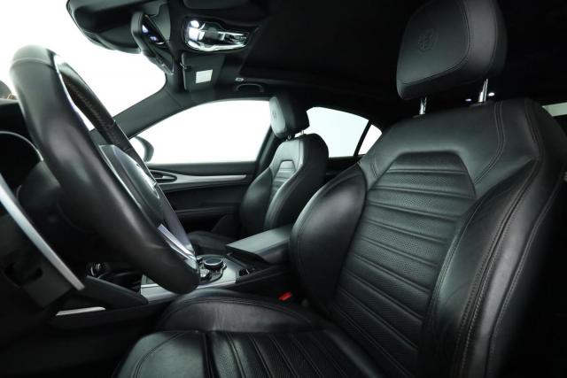 Alfa Romeo Stelvio image 8