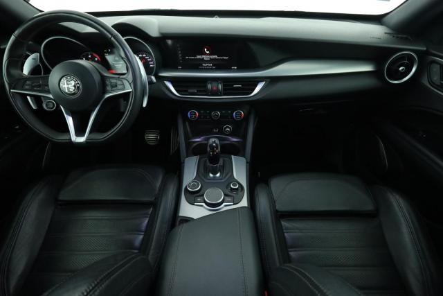 Alfa Romeo Stelvio image 2