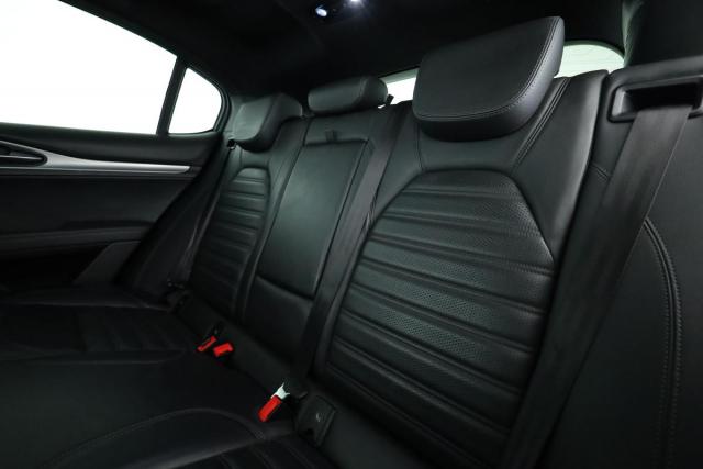 Alfa Romeo Stelvio image 6