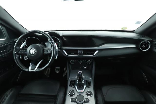 Alfa Romeo Stelvio image 3