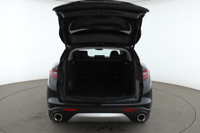 Alfa Romeo Stelvio image 7