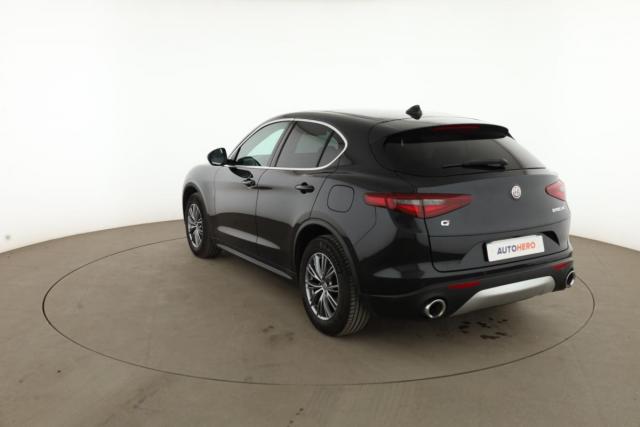 Alfa Romeo Stelvio image 2