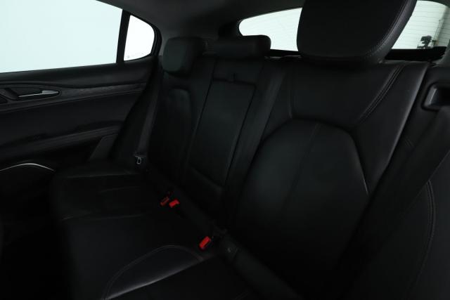 Alfa Romeo Stelvio image 4