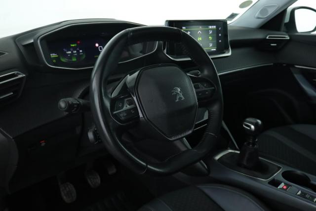 Peugeot 2008 image 4