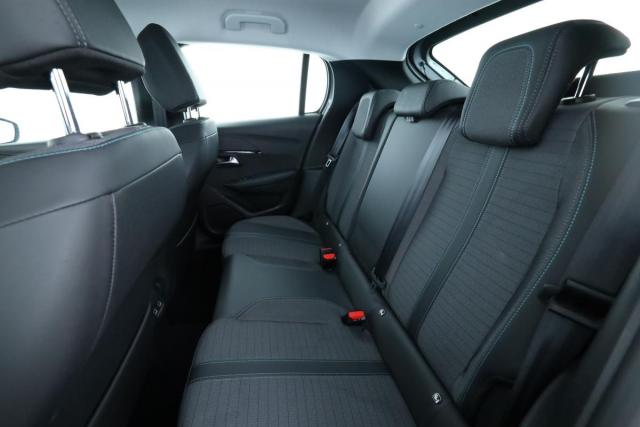 Peugeot 208 image 7