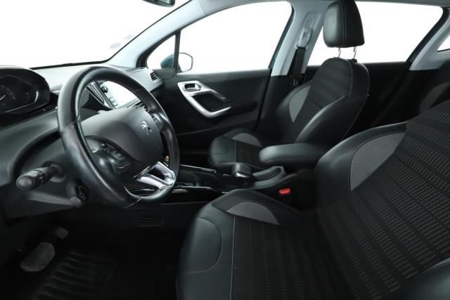 Peugeot 2008 image 2