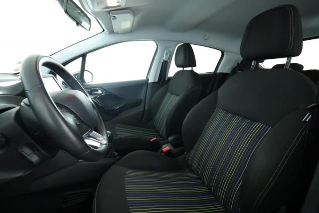 Peugeot 208 image 1