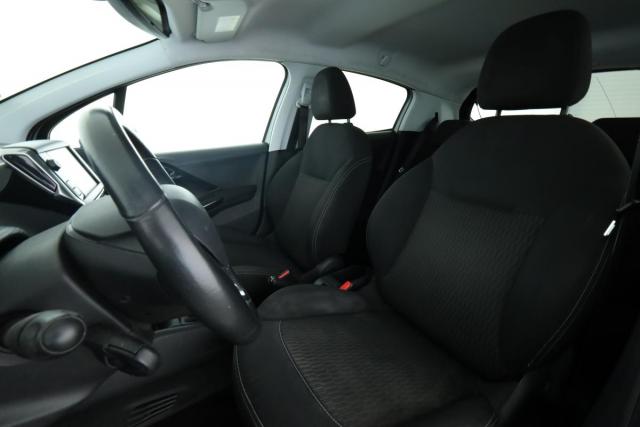 Peugeot 208 image 7