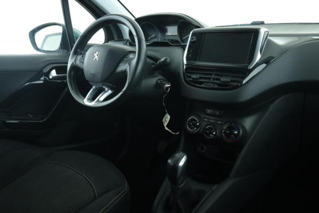 Peugeot 208 image 9