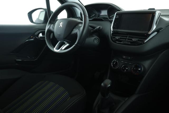 Peugeot 208 image 5