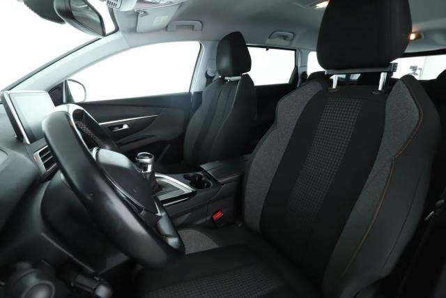 Peugeot 5008 image 1