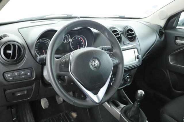 Alfa Romeo Mito image 9