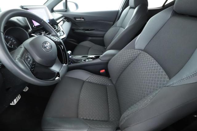 Toyota C-Hr image 4