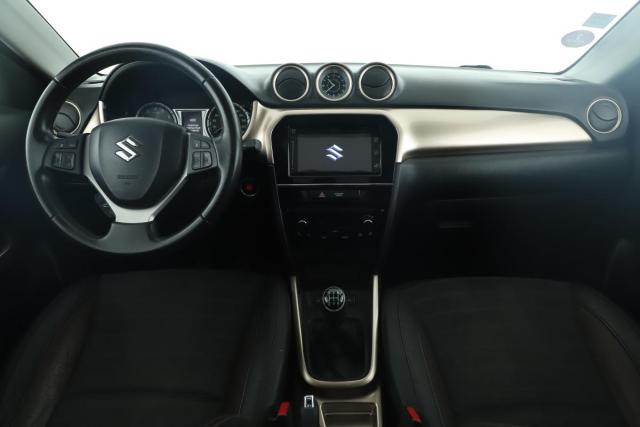 Suzuki Vitara image 8