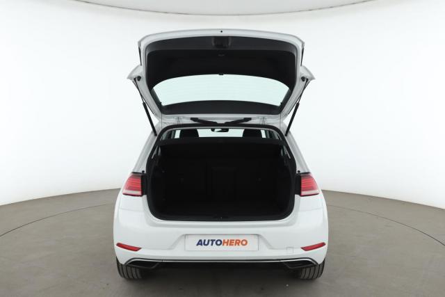 Volkswagen Golf image 8