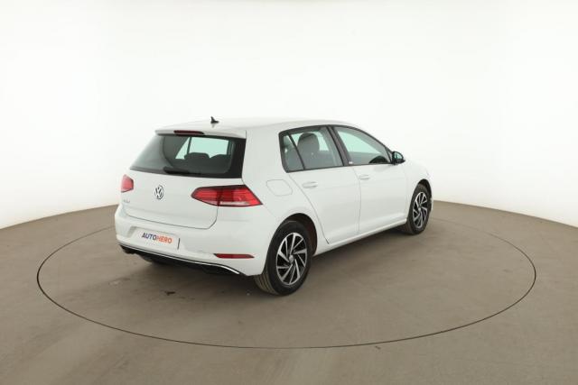 Volkswagen Golf image 7